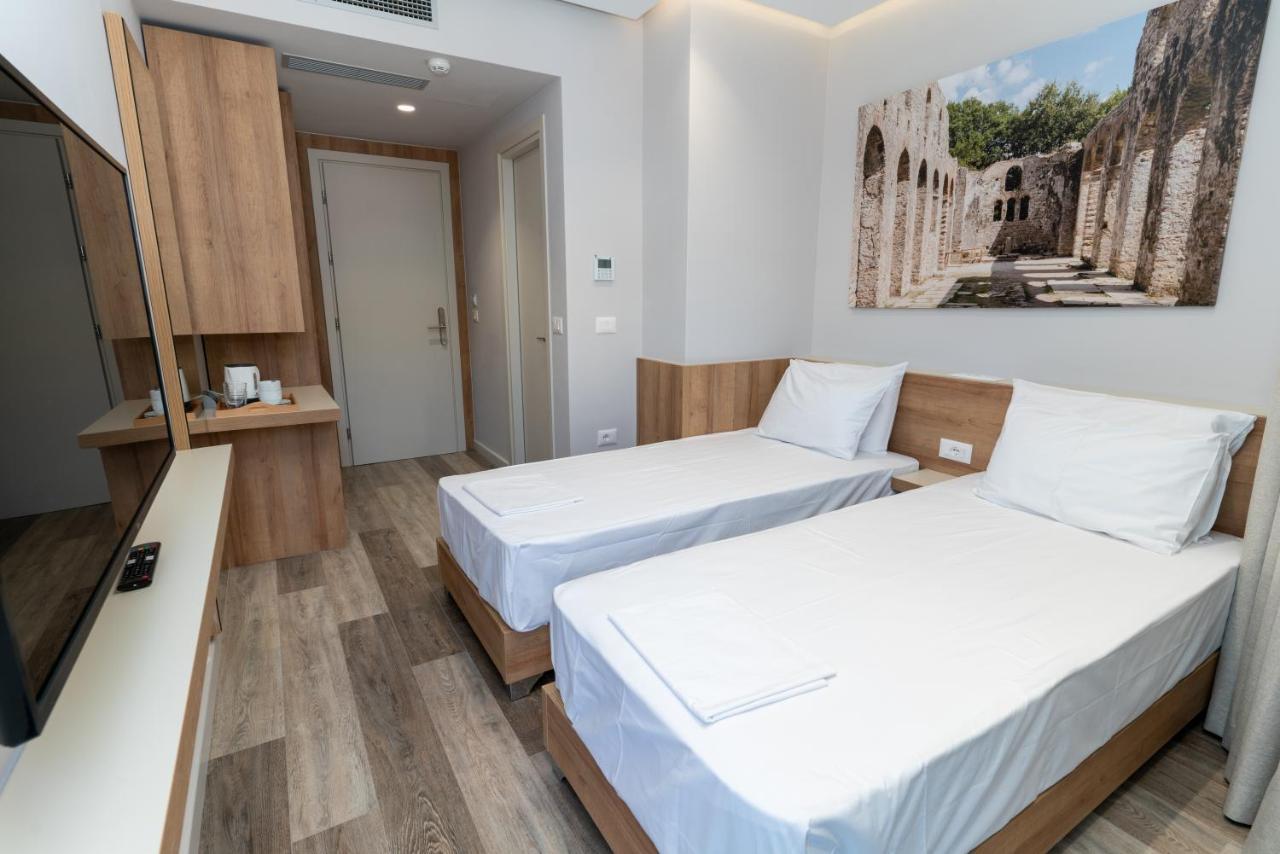 Titania Hotel 3*